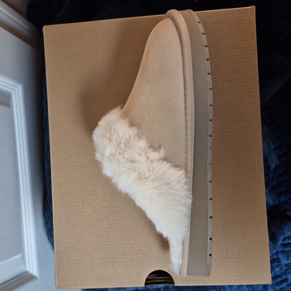 Banff Trail Tan Suede Faux Fur-Lined Slippers Size 8, New With Tags - Picture 11 of 12